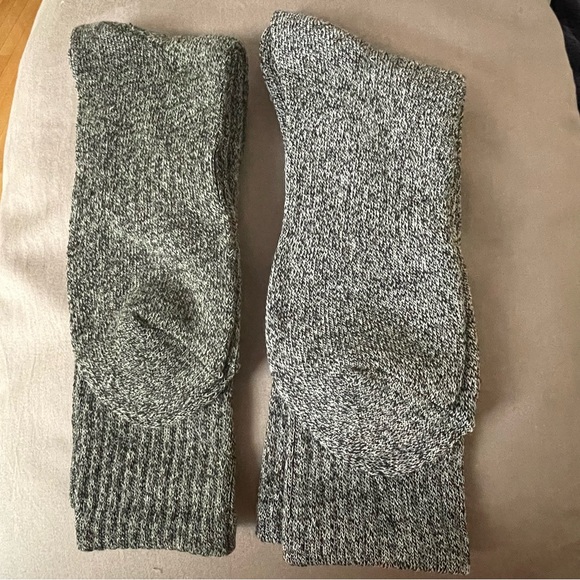 NWOT Mens Socks Size 7-10. 2 Pair. Black/Gray. 96% Polyester - Picture 4 of 4